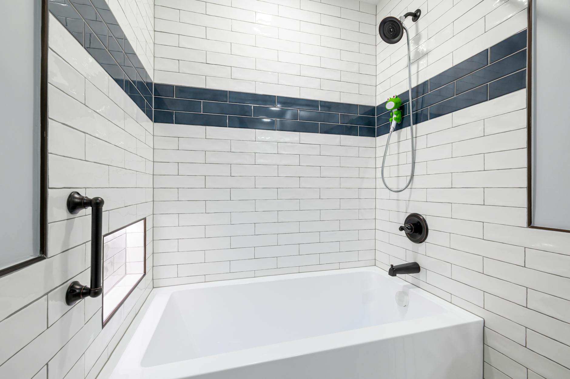 Renovare Baie Completă Ghid Practic de la Decor-Art cover image 1057